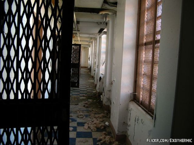 Abandonned prison (33 pics)