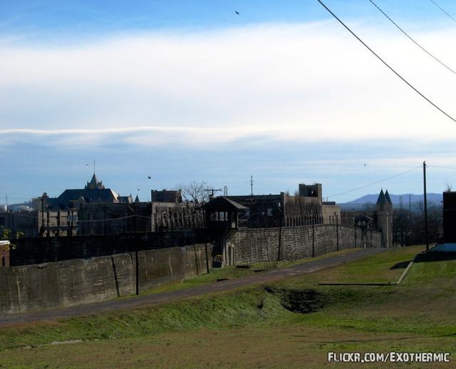 Abandonned prison (33 pics)