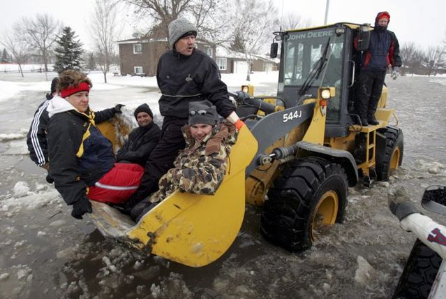 Red River flooding (30 pics)