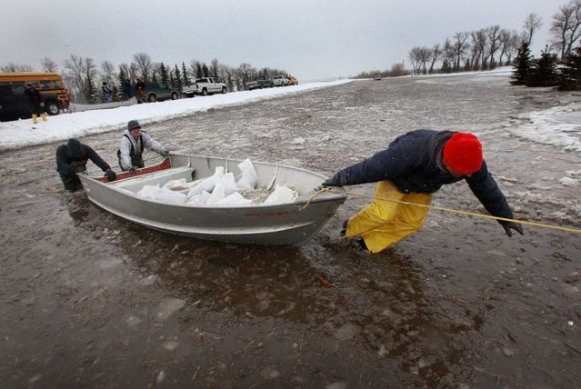 Red River flooding (30 pics)