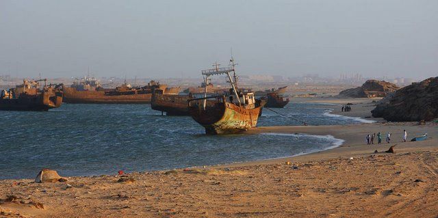 Abandoned and forgotten (70 pics)