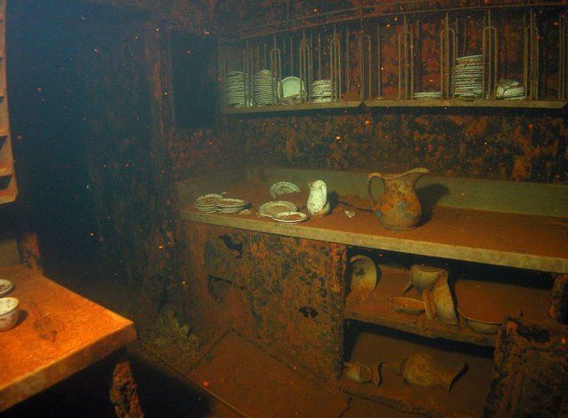 Abandoned and forgotten (70 pics)