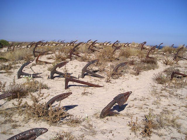 Abandoned and forgotten (70 pics)