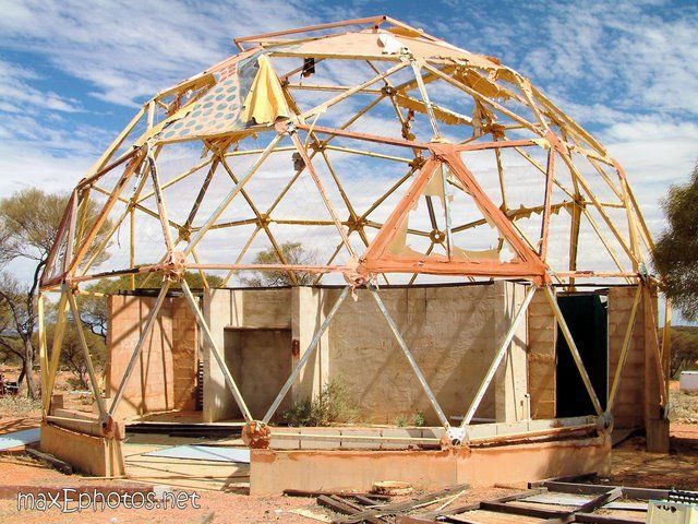 Abandoned and forgotten (70 pics)