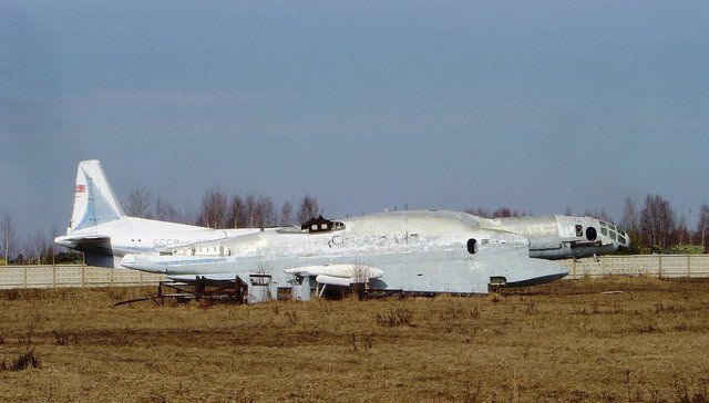 Abandoned and forgotten (70 pics)