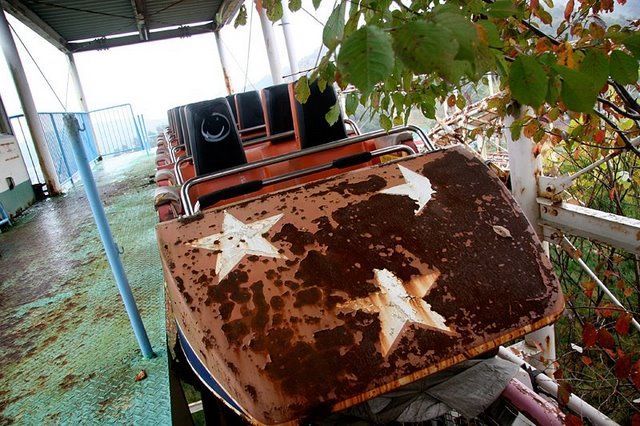 Abandoned and forgotten (70 pics)