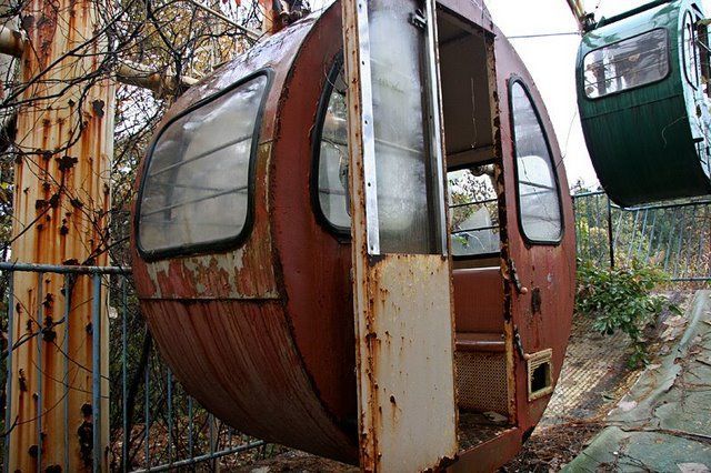 Abandoned and forgotten (70 pics)