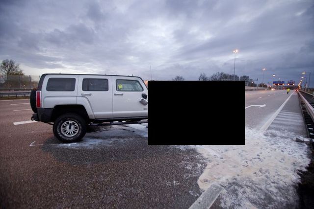 Road crash: Hummer H3 vs Suzuki Ignis (7 pics)