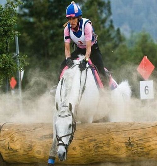 Loser horsewoman (6 pics)