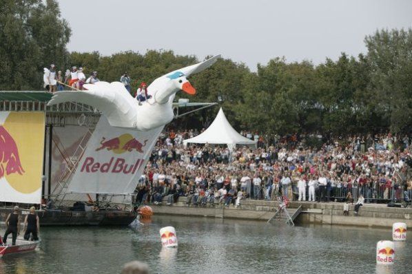 Red Bull Flugtag 2009 (27 photos)