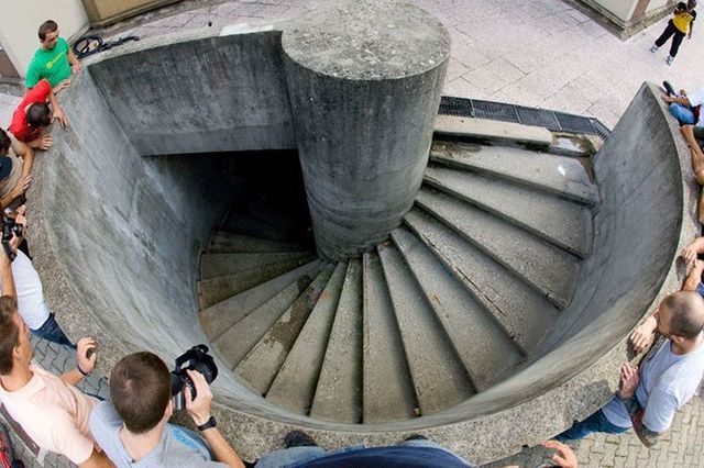 Riddle of the day (9 pics + 1 gif)