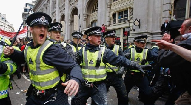 Riots in London (29 photos)