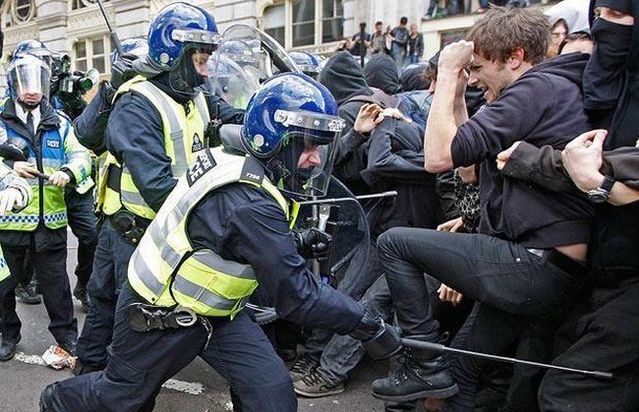 Riots in London (29 photos)