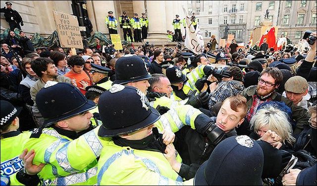Riots in London (29 photos)
