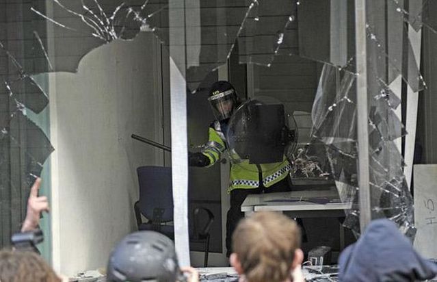 Riots in London (29 photos)