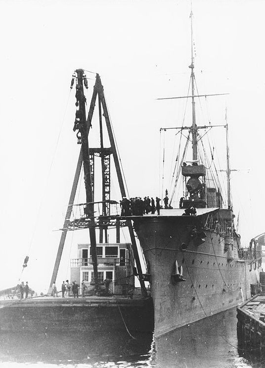 The first aircraft carrier (17 pics)