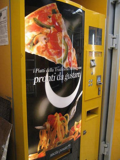 We can buy anything in vending machines (17 photos)