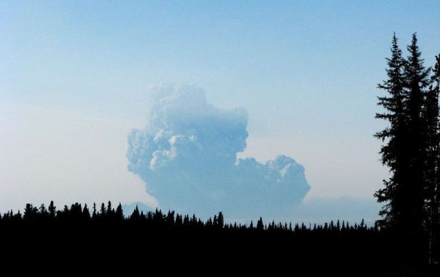Alaska Mount Redoubt volcano is awake (27 photos)