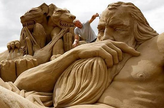 Extraordinary sand sculptures (15 photos)
