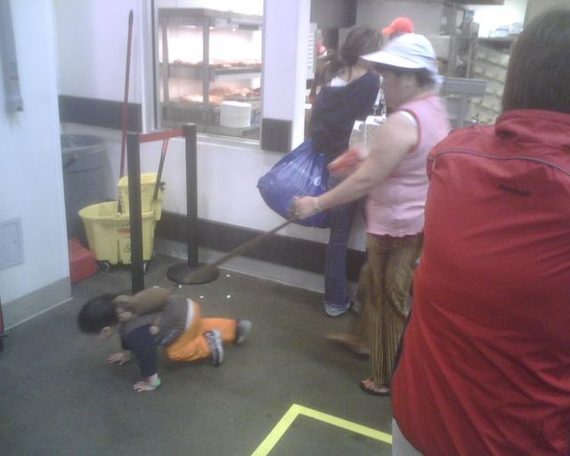 Lesson for parents. Children on a leash (35 pics)
