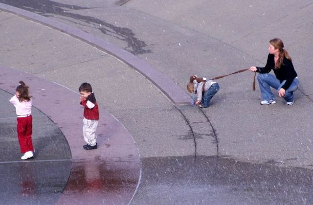 Lesson for parents. Children on a leash (35 pics)