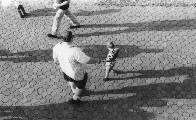 Lesson for parents. Children on a leash (35 pics)