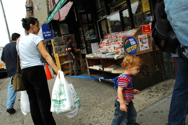Lesson for parents. Children on a leash (35 pics)