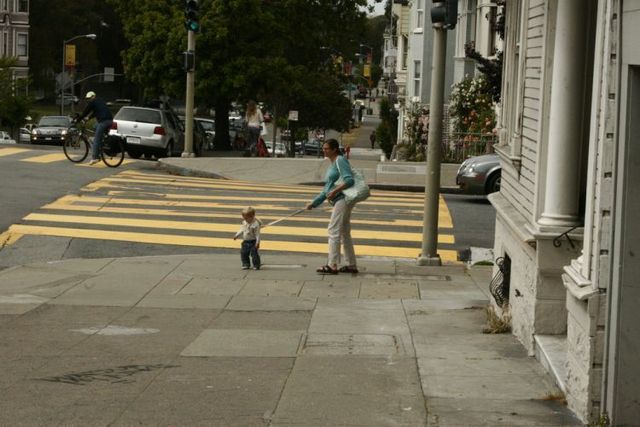 Lesson for parents. Children on a leash (35 pics)