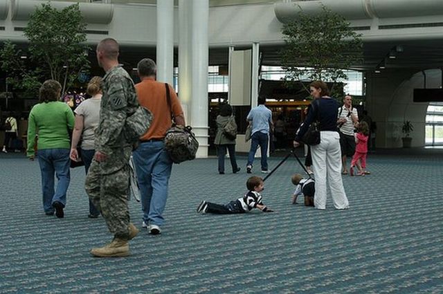 Lesson for parents. Children on a leash (35 pics)