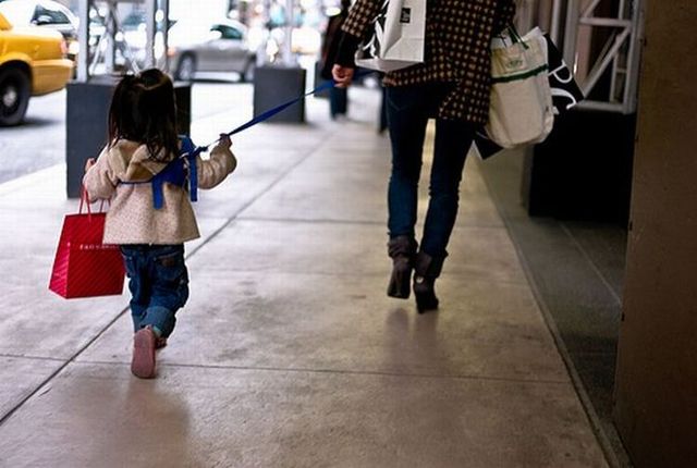 Lesson for parents. Children on a leash (35 pics)
