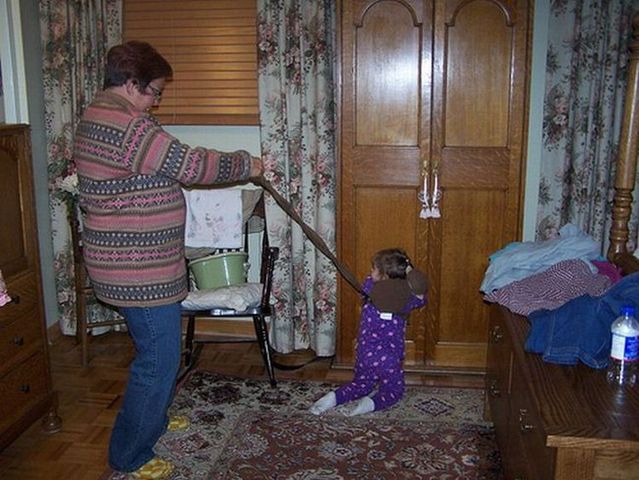 Lesson for parents. Children on a leash (35 pics)