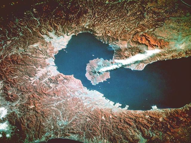 Earth seen from space (39 pics)