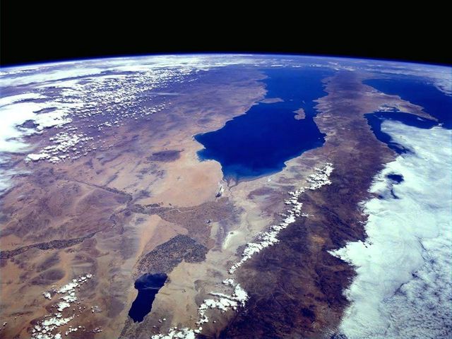 Earth seen from space (39 pics)
