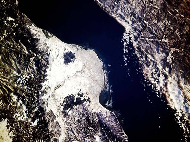 Earth seen from space (39 pics)