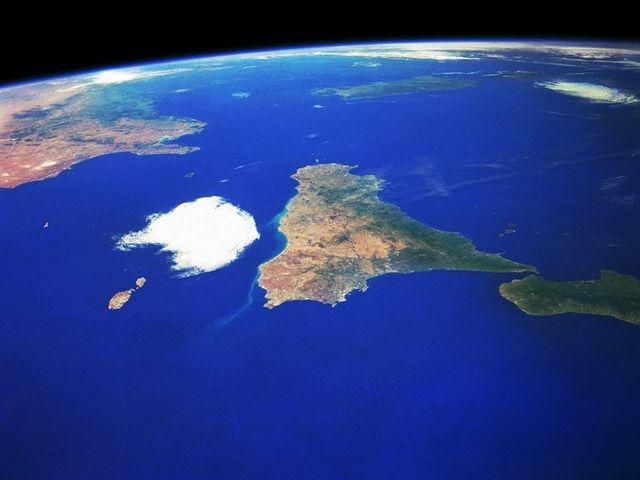Earth seen from space (39 pics)