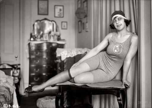 Beautiful girls from the past (53 photos)