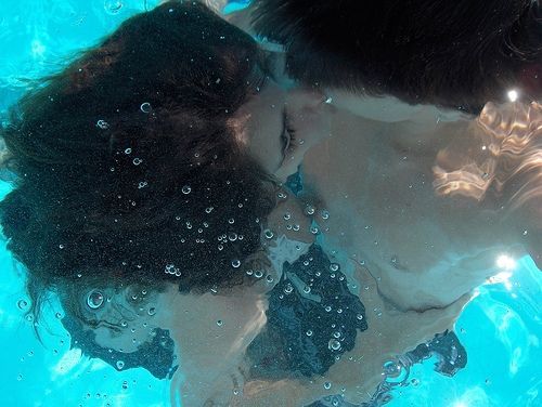 Sweet and sexy kisses (26 photos)