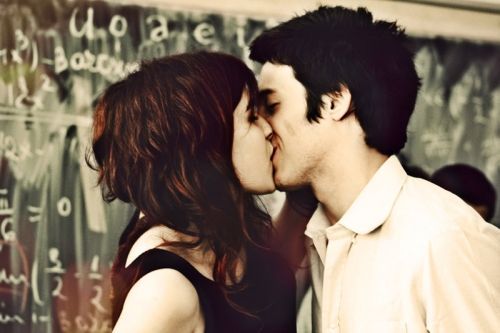 Sweet and sexy kisses (26 photos)