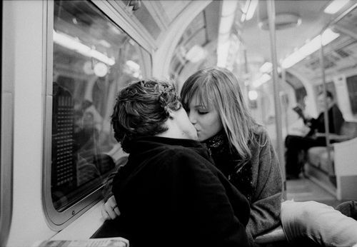Sweet and sexy kisses (26 photos)