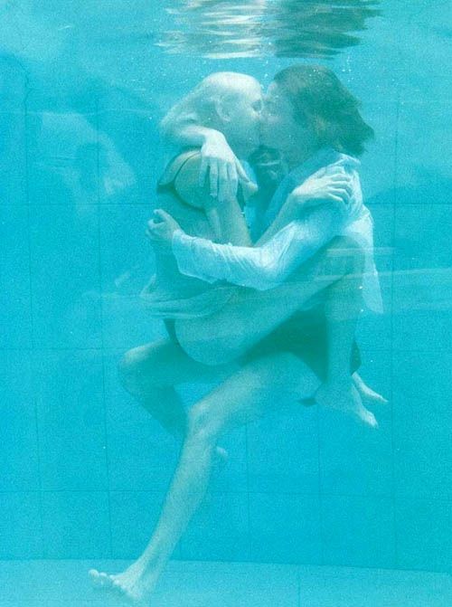Sweet and sexy kisses (26 photos)