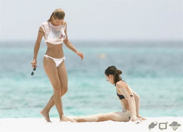 Michelle Hunziker in white bikini (20 photos)