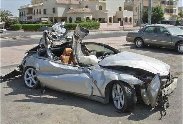 Picture chronicles of road accidents in Kuwait (44 pics)
