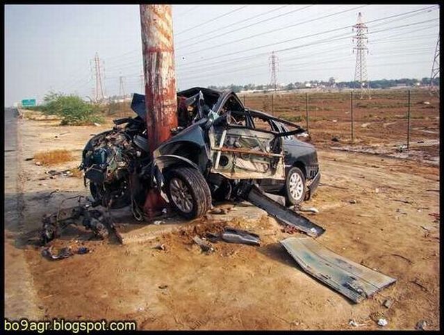 Picture chronicles of road accidents in Kuwait (44 pics)