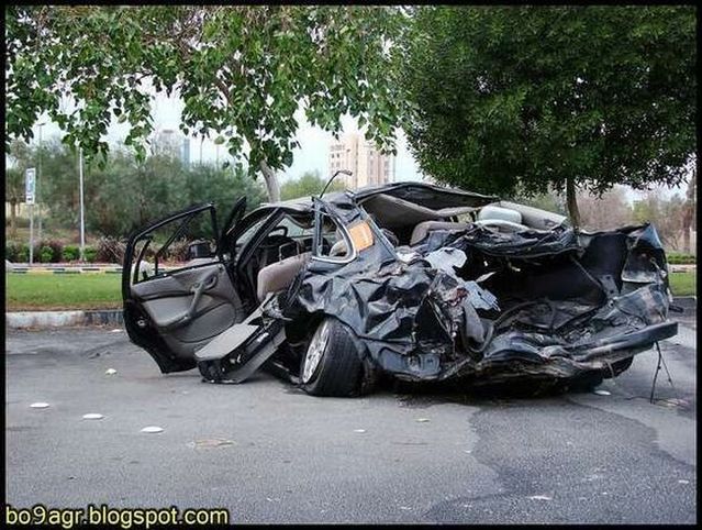 Picture chronicles of road accidents in Kuwait (44 pics)