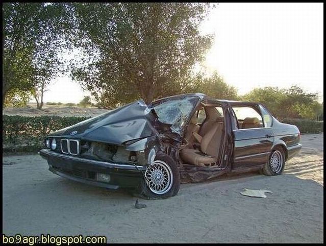 Picture chronicles of road accidents in Kuwait (44 pics)