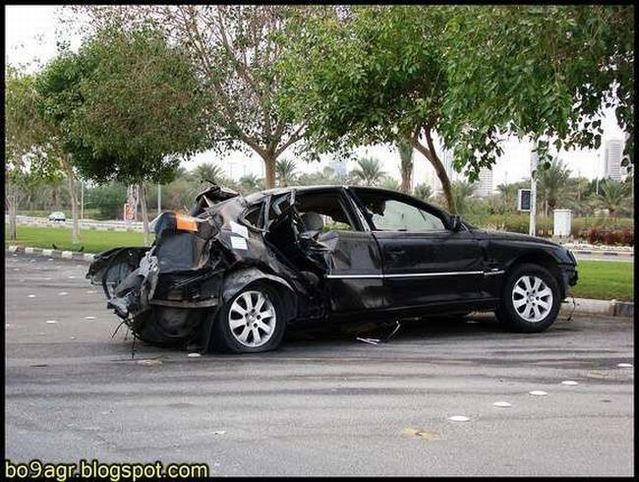 Picture chronicles of road accidents in Kuwait (44 pics)