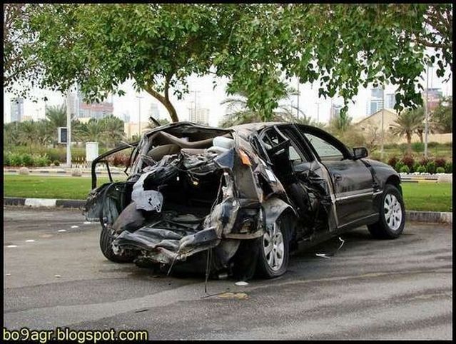 Picture chronicles of road accidents in Kuwait (44 pics)