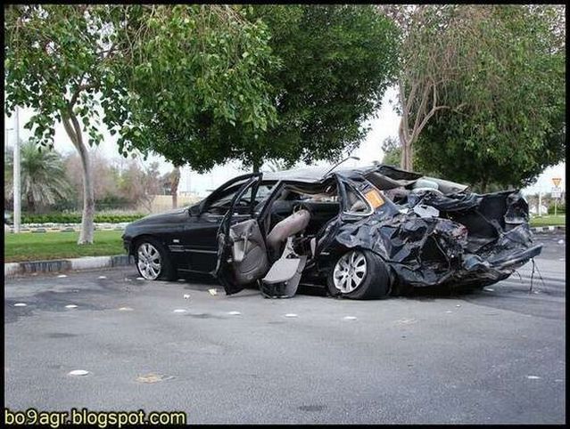Picture chronicles of road accidents in Kuwait (44 pics)