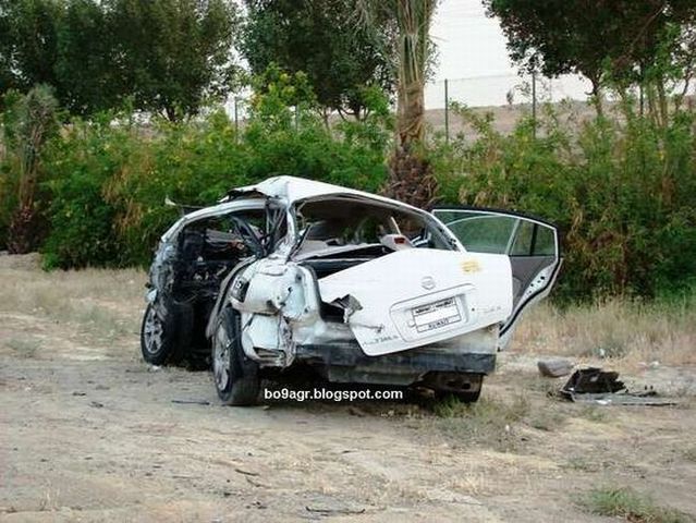 Picture chronicles of road accidents in Kuwait (44 pics)