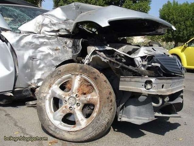 Picture chronicles of road accidents in Kuwait (44 pics)